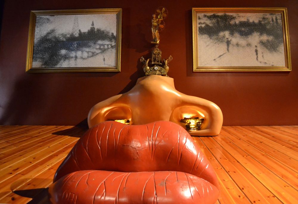 salvador dali museum exhibit